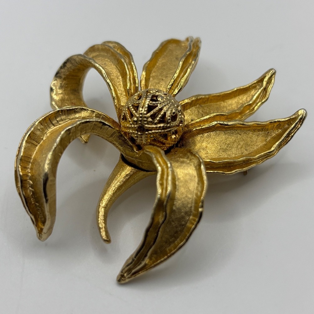 Vintage Coro Gold Tone Textured Floral Brooch Pin LARGE